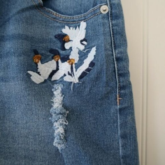 Denim Jean Shorts Women's Cutt Off Kiss Therapy Size 8 Embellished - Picture 6 of 8